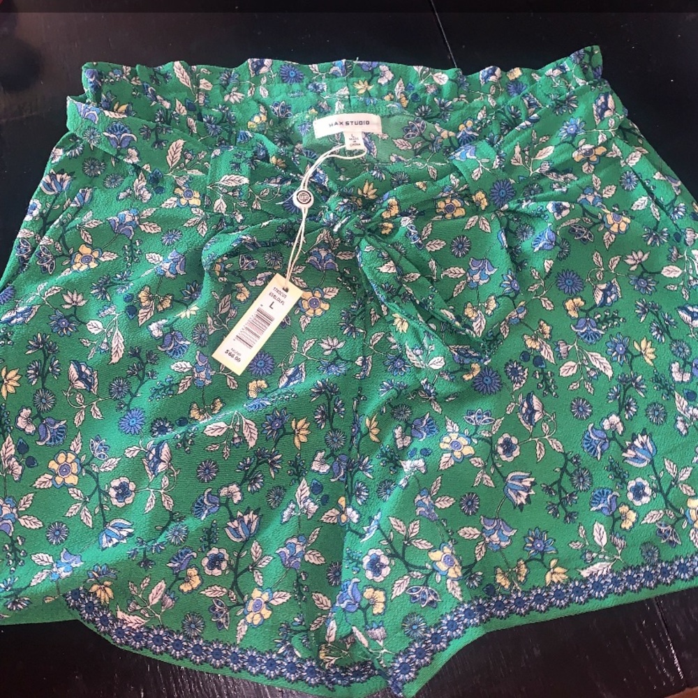 Max Studio floral Shorts
